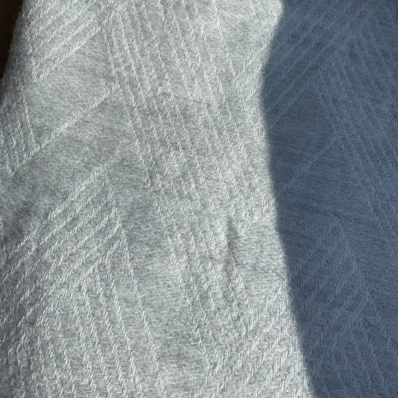 H&M Pale Grey/Silver Scarf NEW - Picture 2 of 5